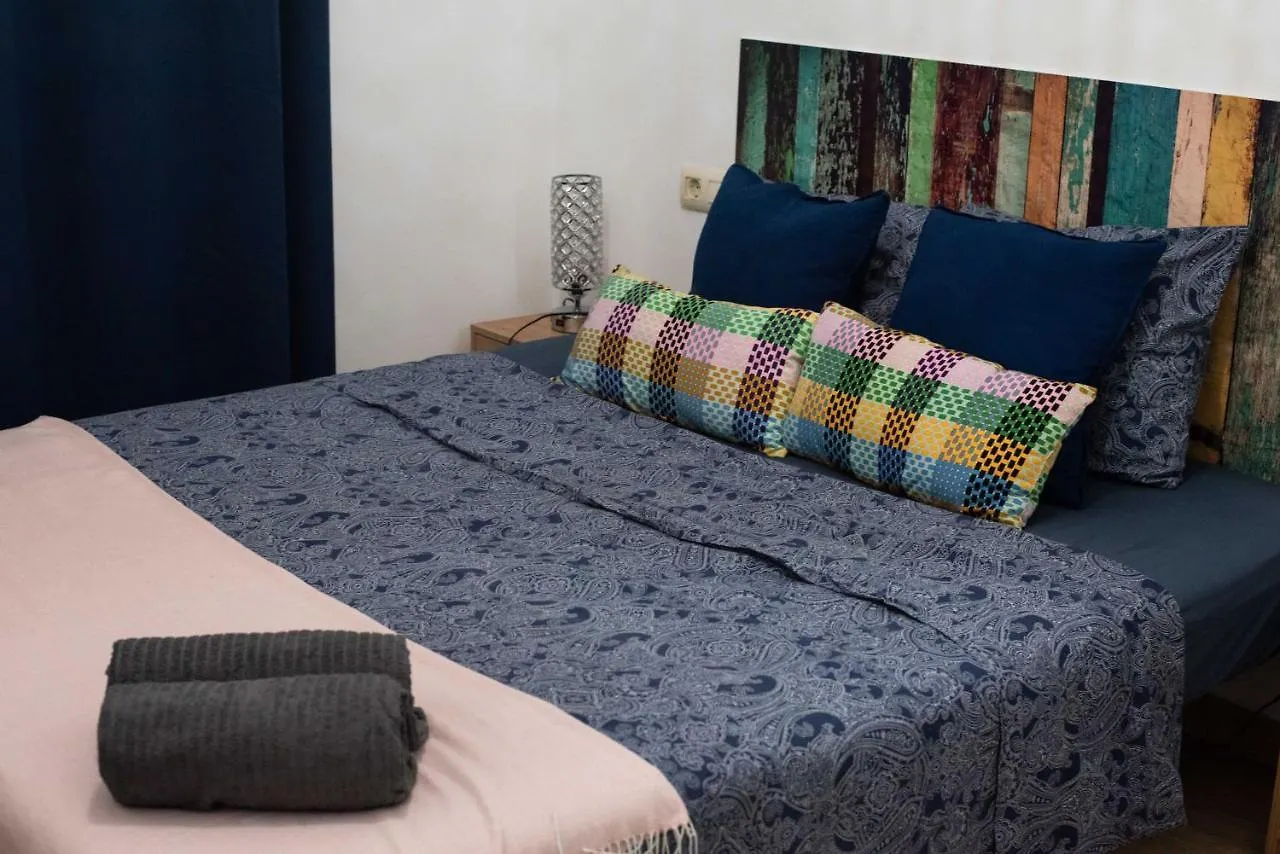 By Port Vell Rooms بيت شباب